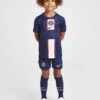 Nike Paris Saint-Germain 2022/23 Home Fußballtrikot-Set Kinder 1 Nike Paris Saint-Germain 2022/23 Home Fußballtrikot-Set Kinder -Modische Sportbekleidung jd 529610 a