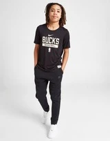 Nike NBA Milwaukee Bucks Graphic T-Shirt Kinder 4 Nike NBA Milwaukee Bucks Graphic T-Shirt Kinder – Bild 2