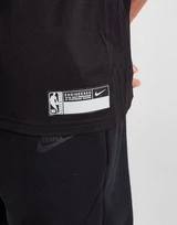 Nike NBA Milwaukee Bucks Graphic T-Shirt Kinder 6 Nike NBA Milwaukee Bucks Graphic T-Shirt Kinder – Bild 4